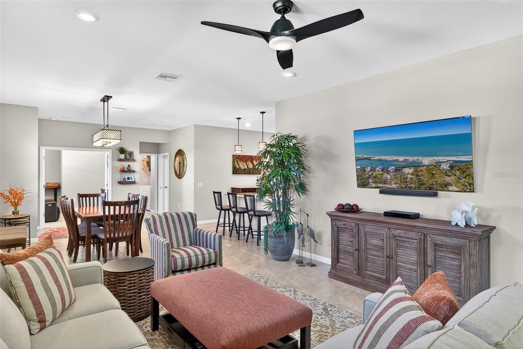 For Sale: $369,000 (2 beds, 2 baths, 1546 Square Feet)