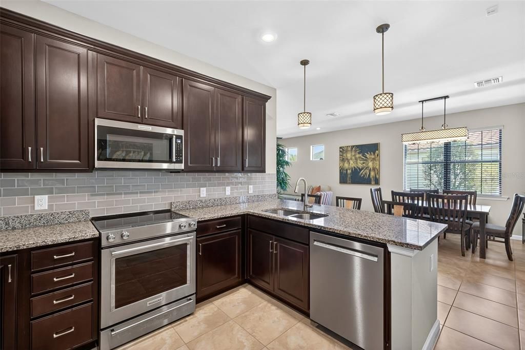 For Sale: $369,000 (2 beds, 2 baths, 1546 Square Feet)