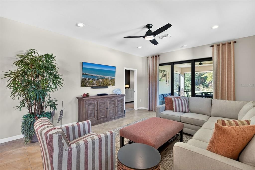 For Sale: $369,000 (2 beds, 2 baths, 1546 Square Feet)