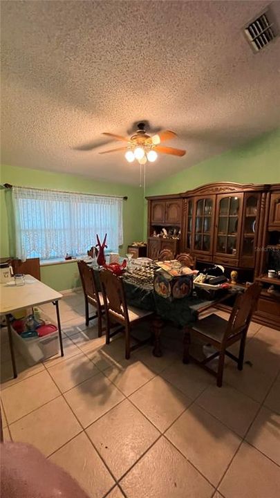 En Venta: $350,000 (4 camas, 2 baños, 2843 Pies cuadrados)