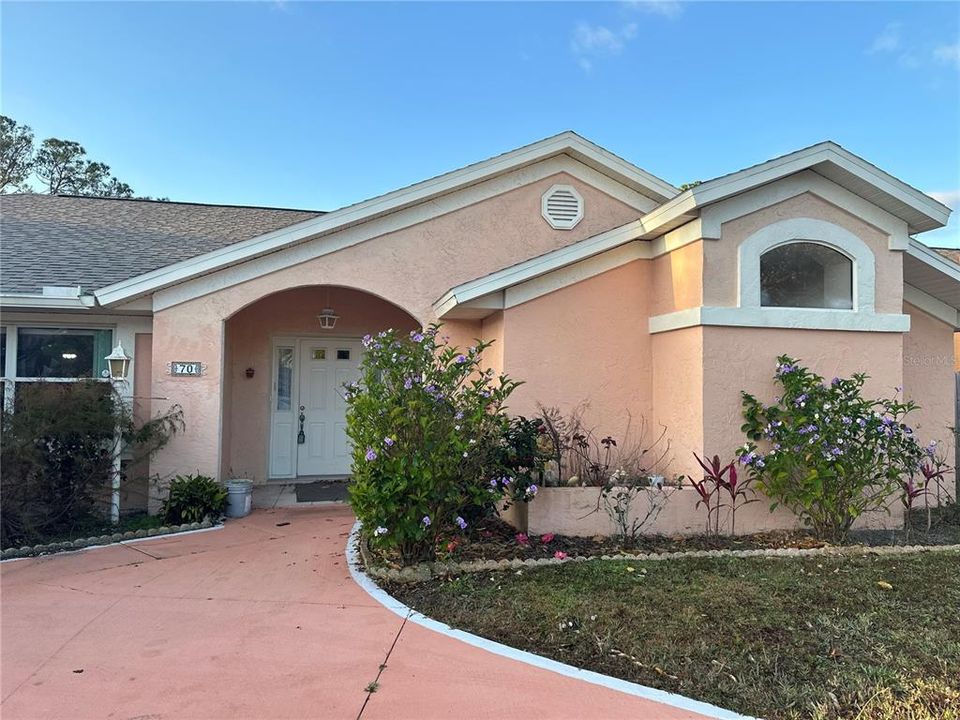 En Venta: $350,000 (4 camas, 2 baños, 2843 Pies cuadrados)