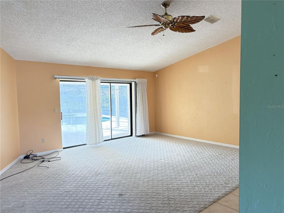 En Venta: $350,000 (4 camas, 2 baños, 2843 Pies cuadrados)