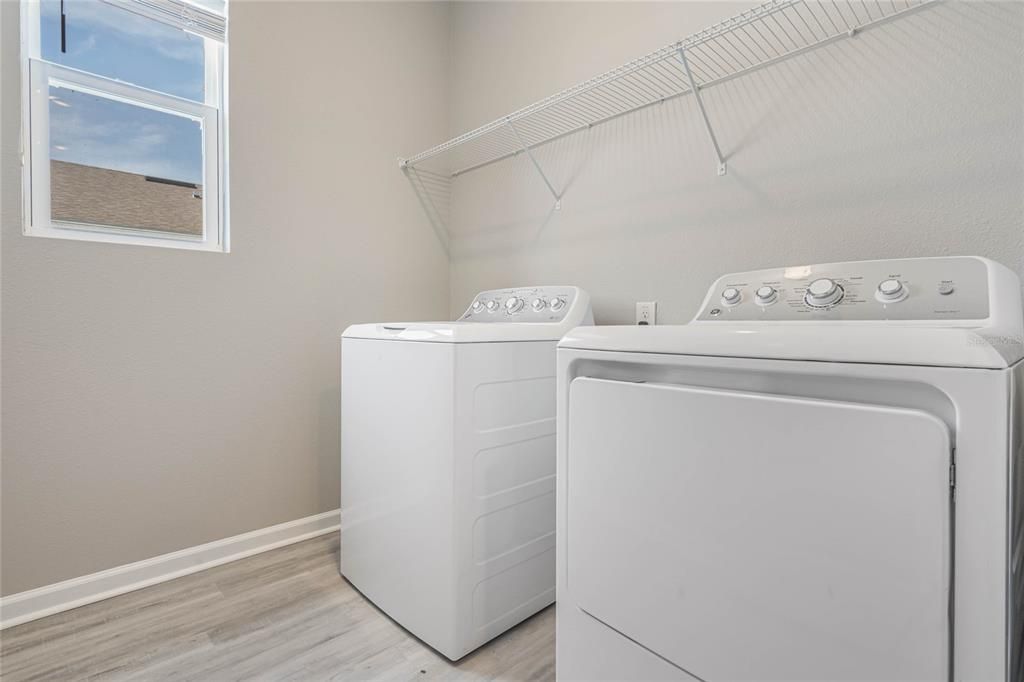 For Sale: $412,000 (3 beds, 2 baths, 1718 Square Feet)