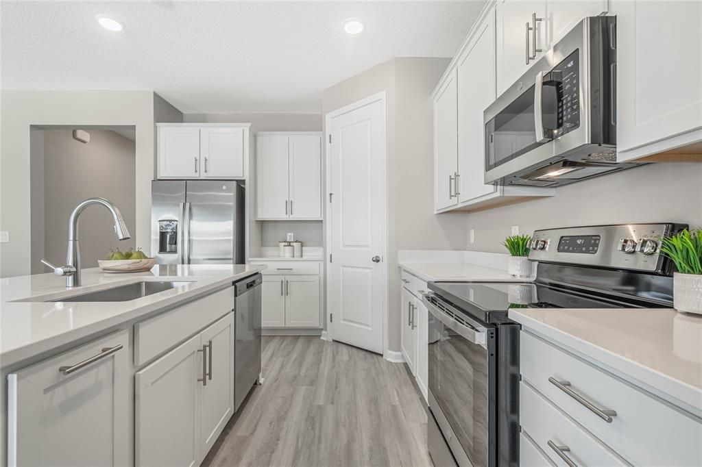 For Sale: $412,000 (3 beds, 2 baths, 1718 Square Feet)