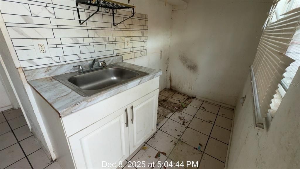 待售: $499,900 (6 贝兹, 3 浴室, 1983 平方英尺)