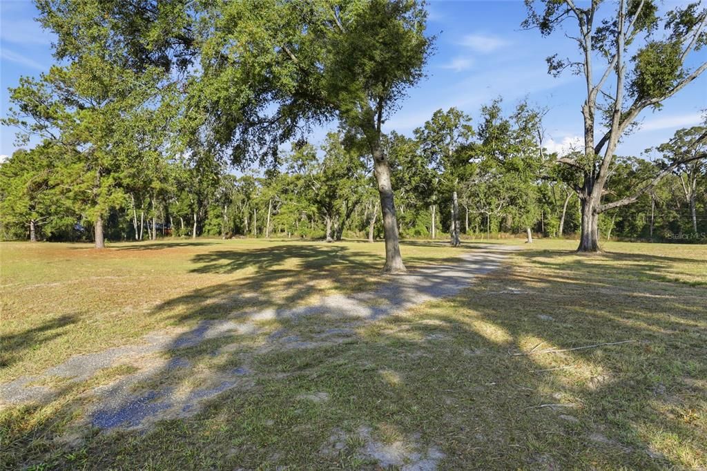 待售: $750,000 (8.60 acres)