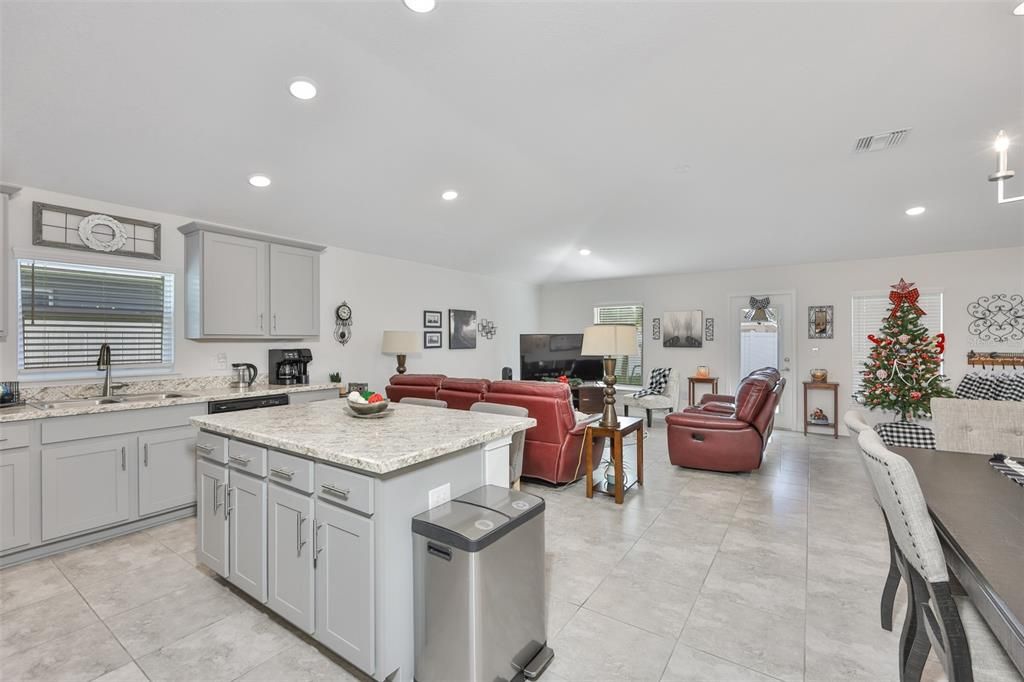 На продажу: $345,000 (3 спален, 2 ванн, 1720 Квадратных фут)