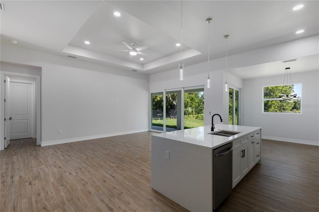 待售: $579,900 (4 贝兹, 3 浴室, 2092 平方英尺)