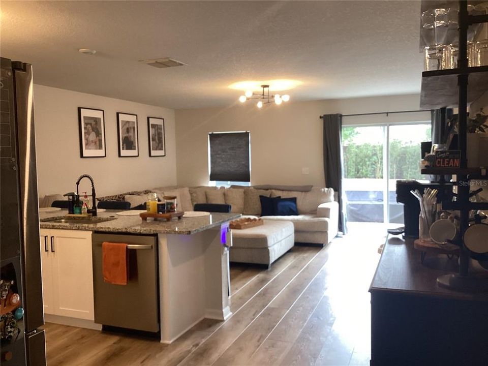 For Sale: $369,999 (4 beds, 2 baths, 1453 Square Feet)