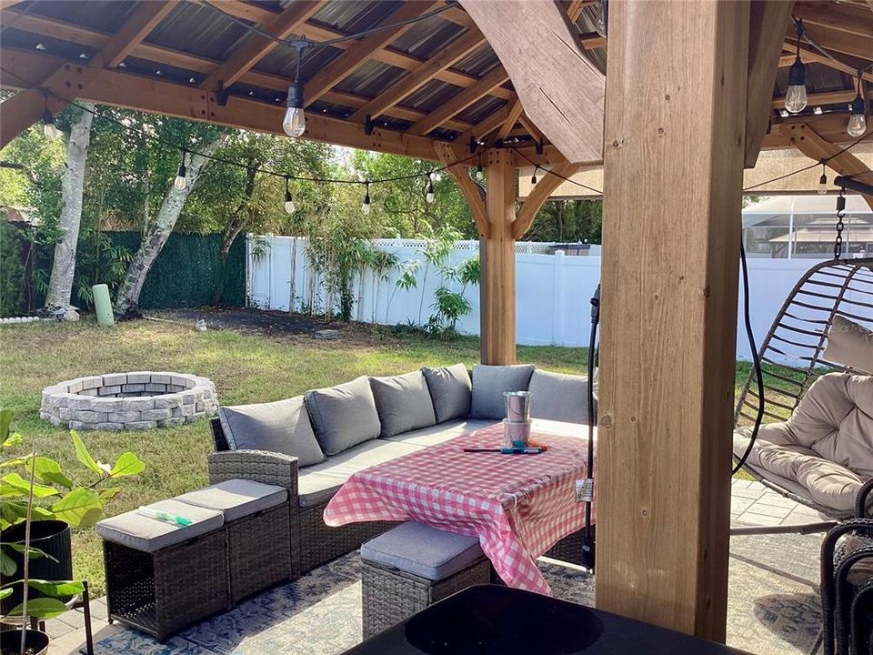 For Sale: $369,999 (4 beds, 2 baths, 1453 Square Feet)