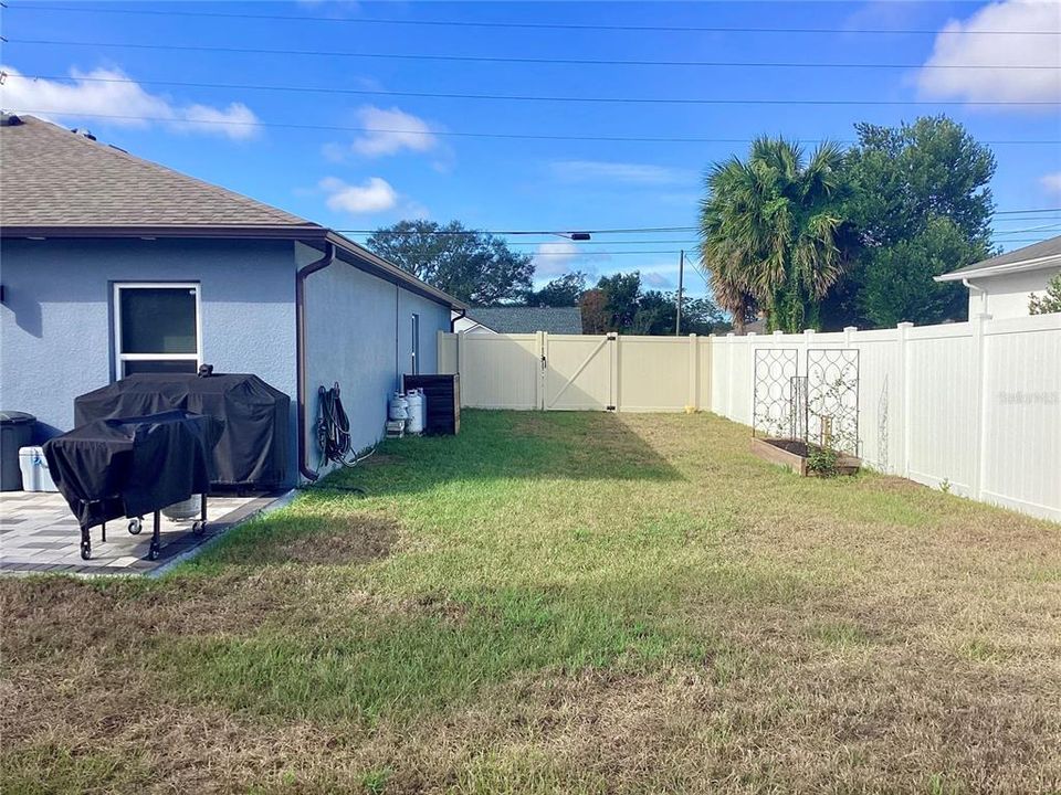 For Sale: $369,999 (4 beds, 2 baths, 1453 Square Feet)