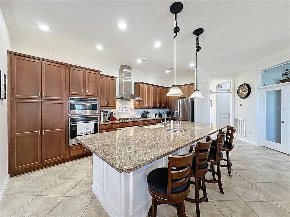 En Venta: $625,000 (3 camas, 2 baños, 2392 Pies cuadrados)