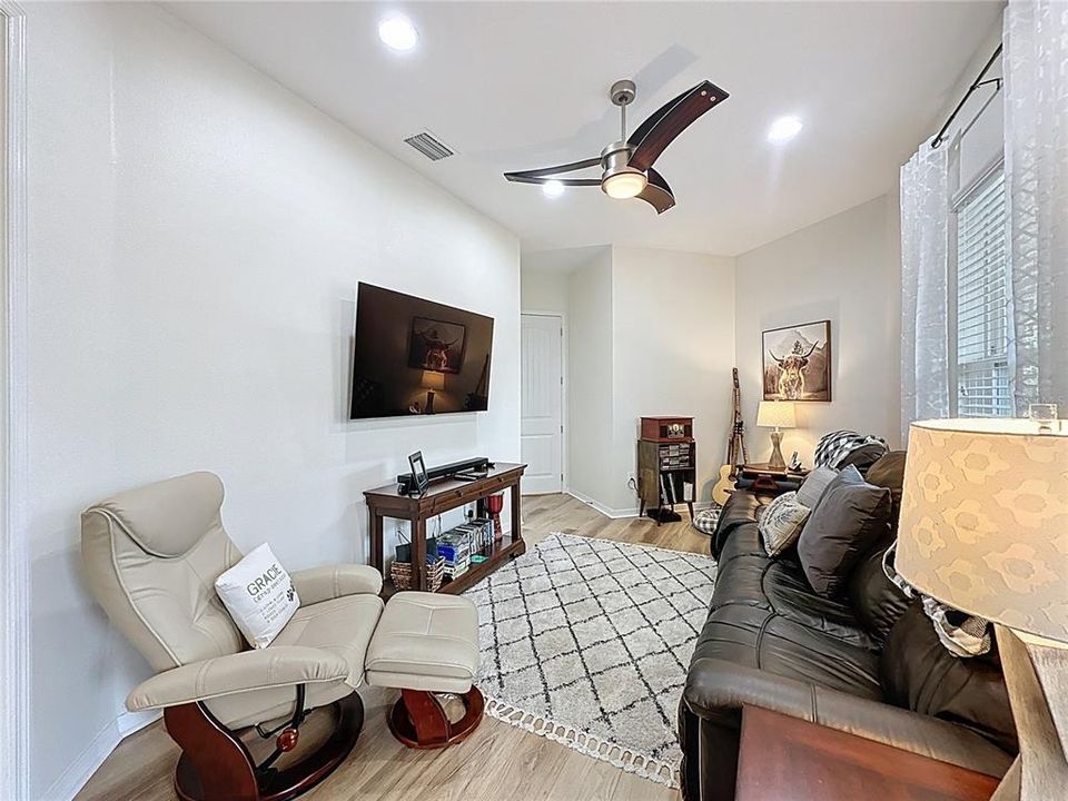 En Venta: $625,000 (3 camas, 2 baños, 2392 Pies cuadrados)