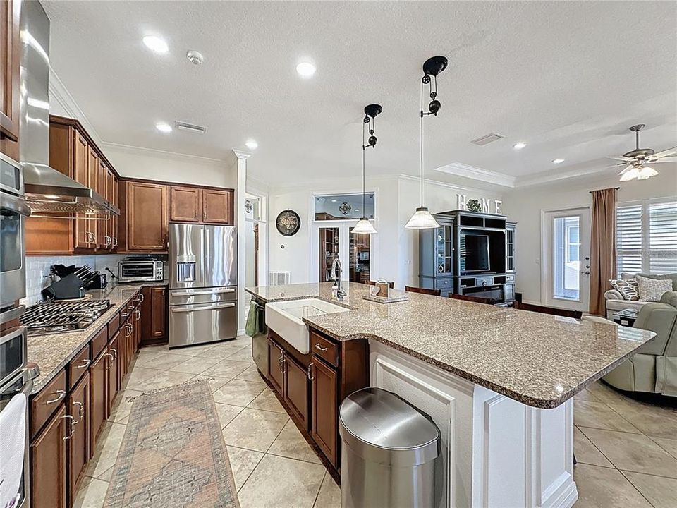 En Venta: $625,000 (3 camas, 2 baños, 2392 Pies cuadrados)