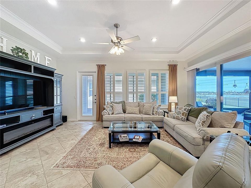 En Venta: $625,000 (3 camas, 2 baños, 2392 Pies cuadrados)