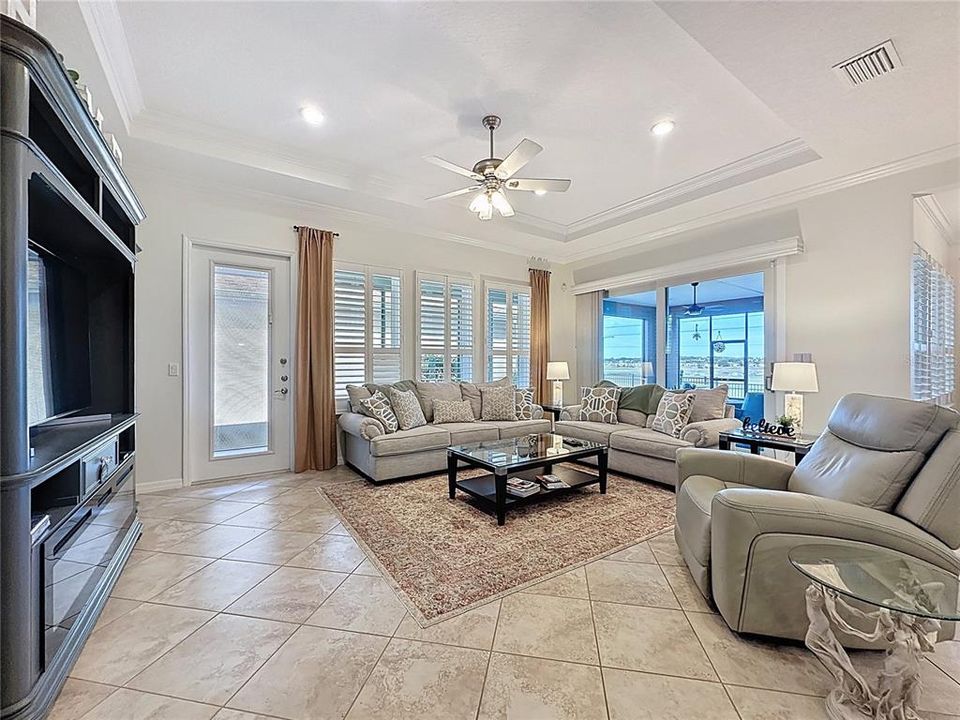 En Venta: $625,000 (3 camas, 2 baños, 2392 Pies cuadrados)