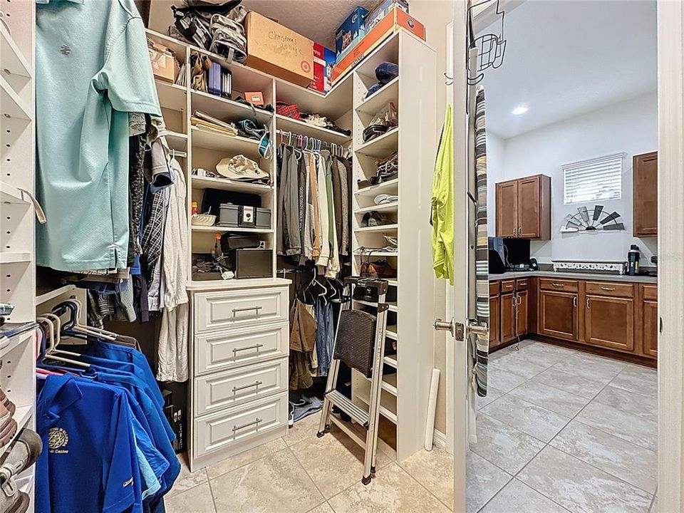 En Venta: $625,000 (3 camas, 2 baños, 2392 Pies cuadrados)