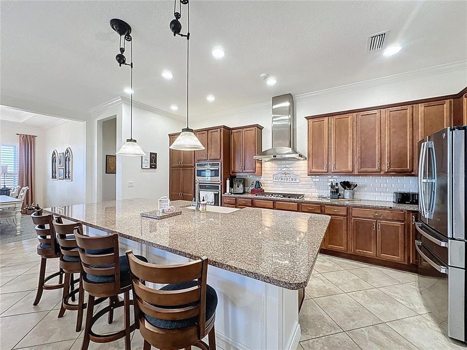 En Venta: $625,000 (3 camas, 2 baños, 2392 Pies cuadrados)