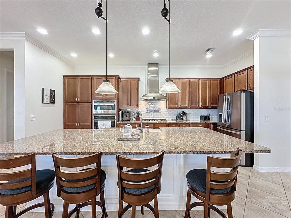 En Venta: $625,000 (3 camas, 2 baños, 2392 Pies cuadrados)