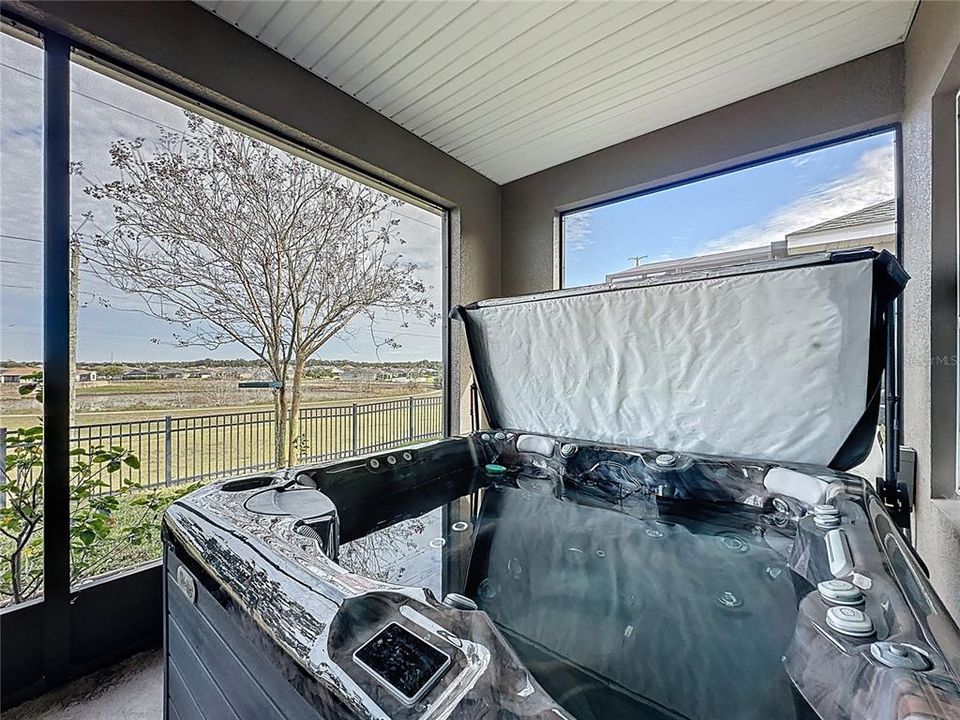 En Venta: $625,000 (3 camas, 2 baños, 2392 Pies cuadrados)