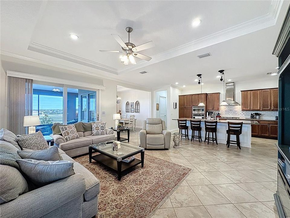 En Venta: $625,000 (3 camas, 2 baños, 2392 Pies cuadrados)