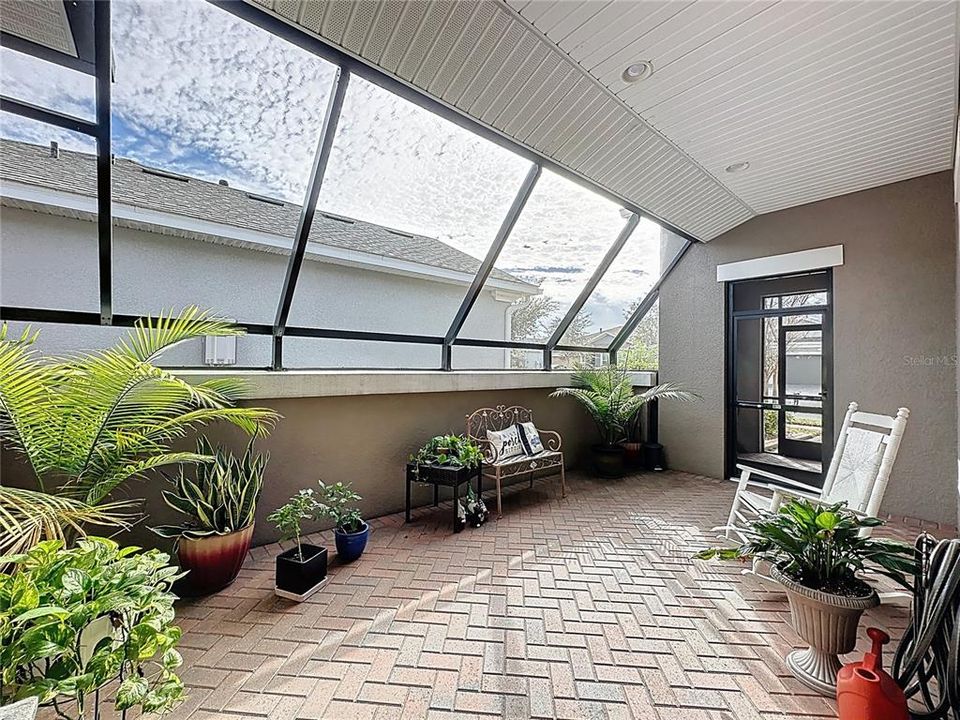 En Venta: $625,000 (3 camas, 2 baños, 2392 Pies cuadrados)