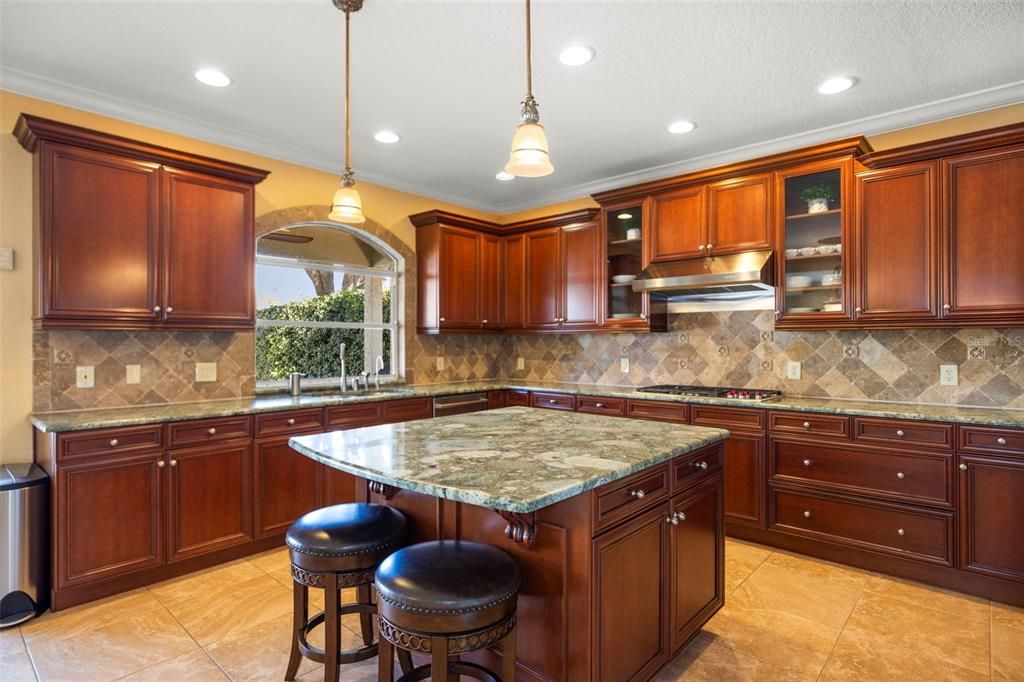 待售: $1,175,000 (6 贝兹, 4 浴室, 4059 平方英尺)