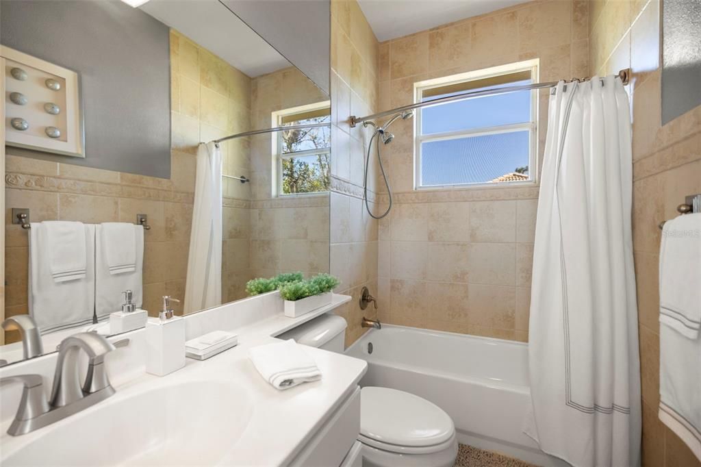 待售: $1,175,000 (6 贝兹, 4 浴室, 4059 平方英尺)