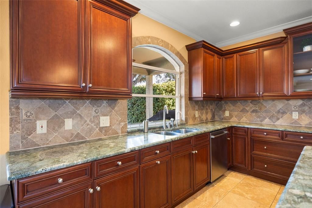 待售: $1,175,000 (6 贝兹, 4 浴室, 4059 平方英尺)