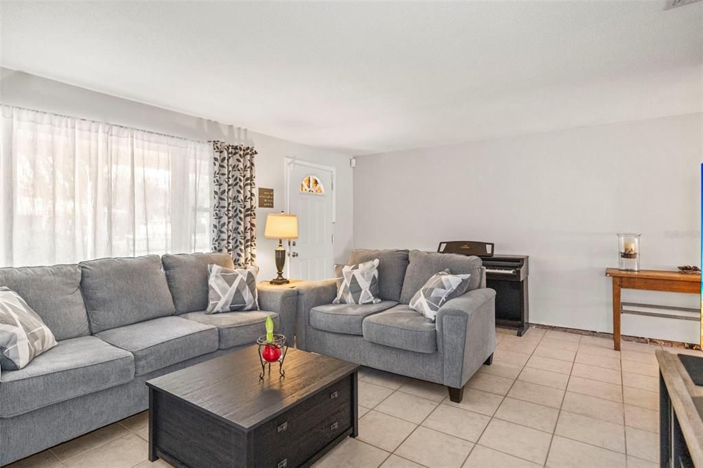 For Sale: $425,000 (3 beds, 2 baths, 1671 Square Feet)
