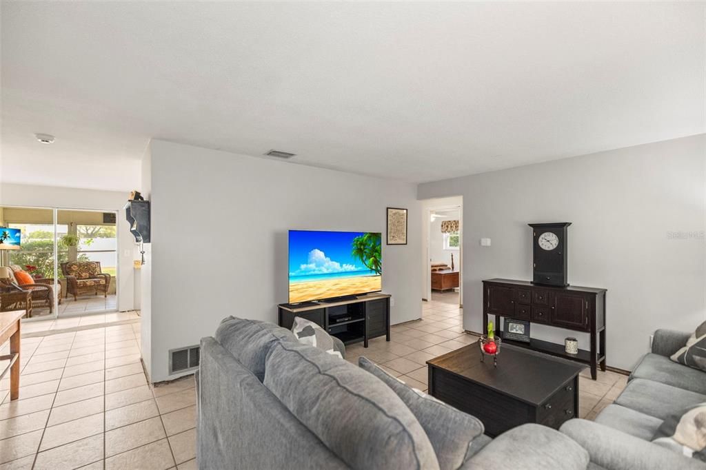 For Sale: $425,000 (3 beds, 2 baths, 1671 Square Feet)