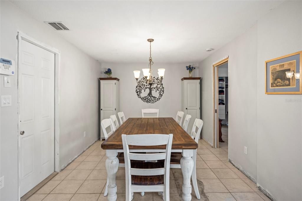 For Sale: $425,000 (3 beds, 2 baths, 1671 Square Feet)