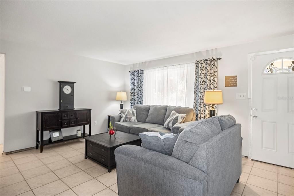 For Sale: $425,000 (3 beds, 2 baths, 1671 Square Feet)