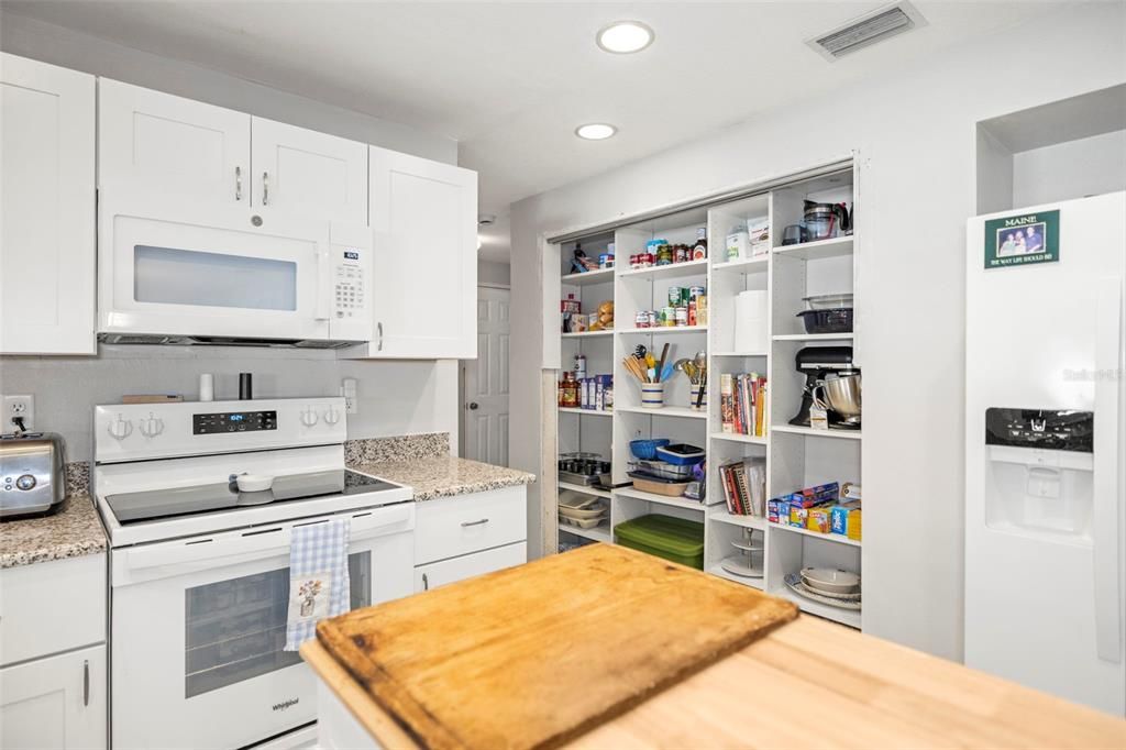 For Sale: $425,000 (3 beds, 2 baths, 1671 Square Feet)