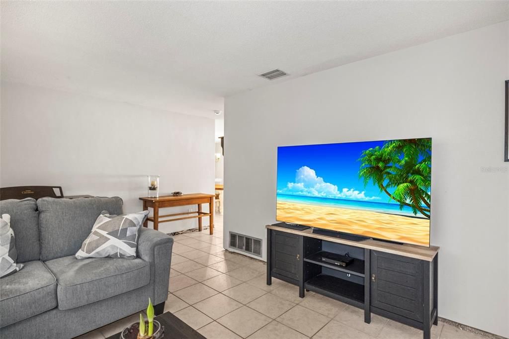 For Sale: $425,000 (3 beds, 2 baths, 1671 Square Feet)