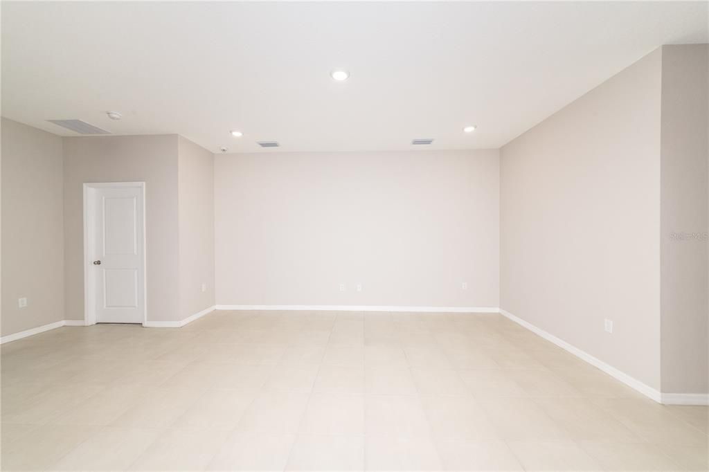 For Rent: $2,900 (4 beds, 2 baths, 2035 Square Feet)