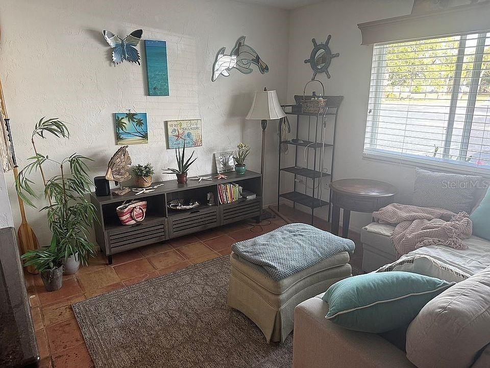 待售: $175,000 (1 贝兹, 1 浴室, 608 平方英尺)