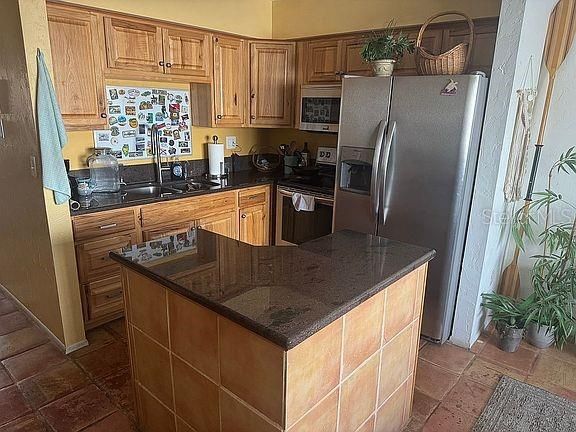 待售: $175,000 (1 贝兹, 1 浴室, 608 平方英尺)