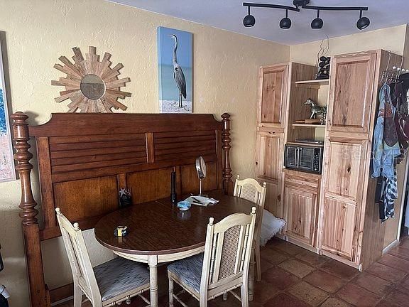 待售: $175,000 (1 贝兹, 1 浴室, 608 平方英尺)