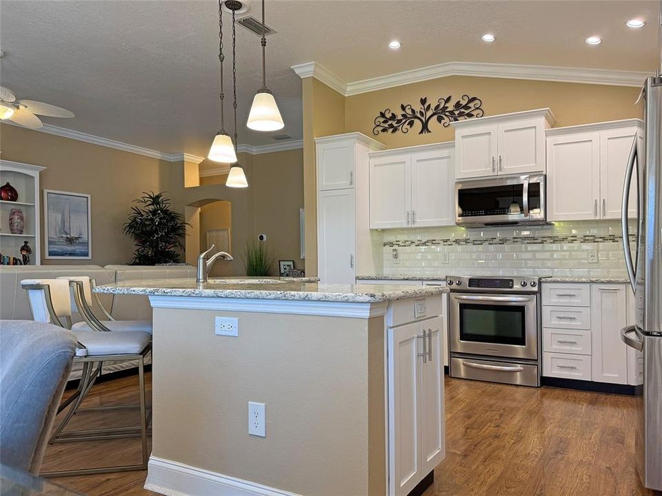 待售: $465,000 (3 贝兹, 2 浴室, 1652 平方英尺)