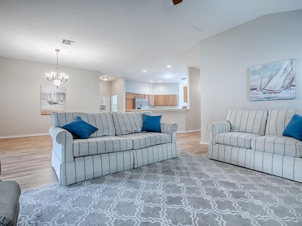 待售: $410,000 (3 贝兹, 2 浴室, 1922 平方英尺)