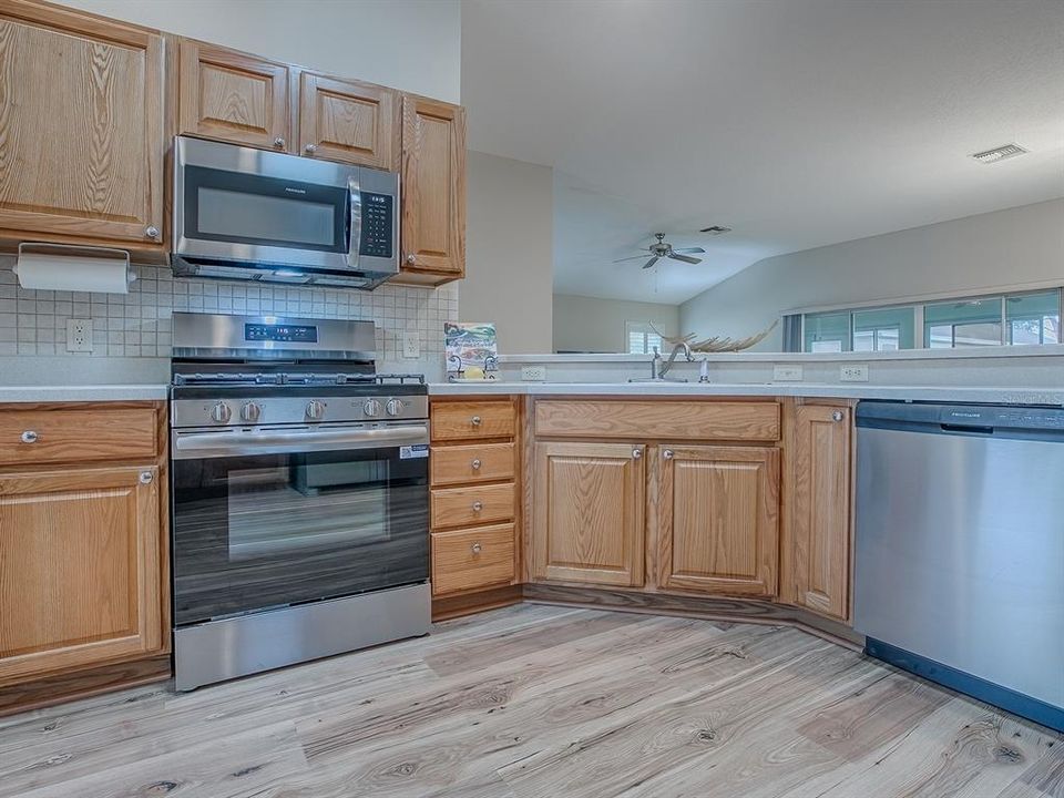 待售: $410,000 (3 贝兹, 2 浴室, 1922 平方英尺)