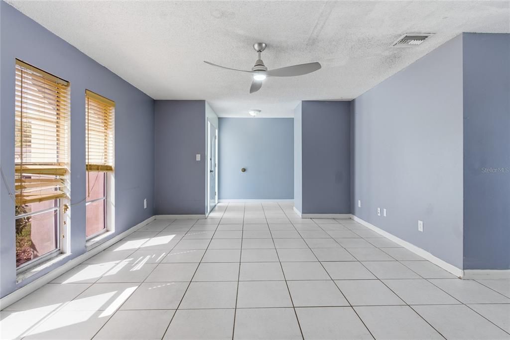 En Venta: $289,000 (3 camas, 2 baños, 1405 Pies cuadrados)