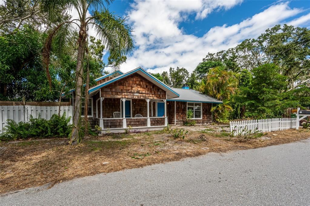 For Sale: $399,999 (0.23 acres)