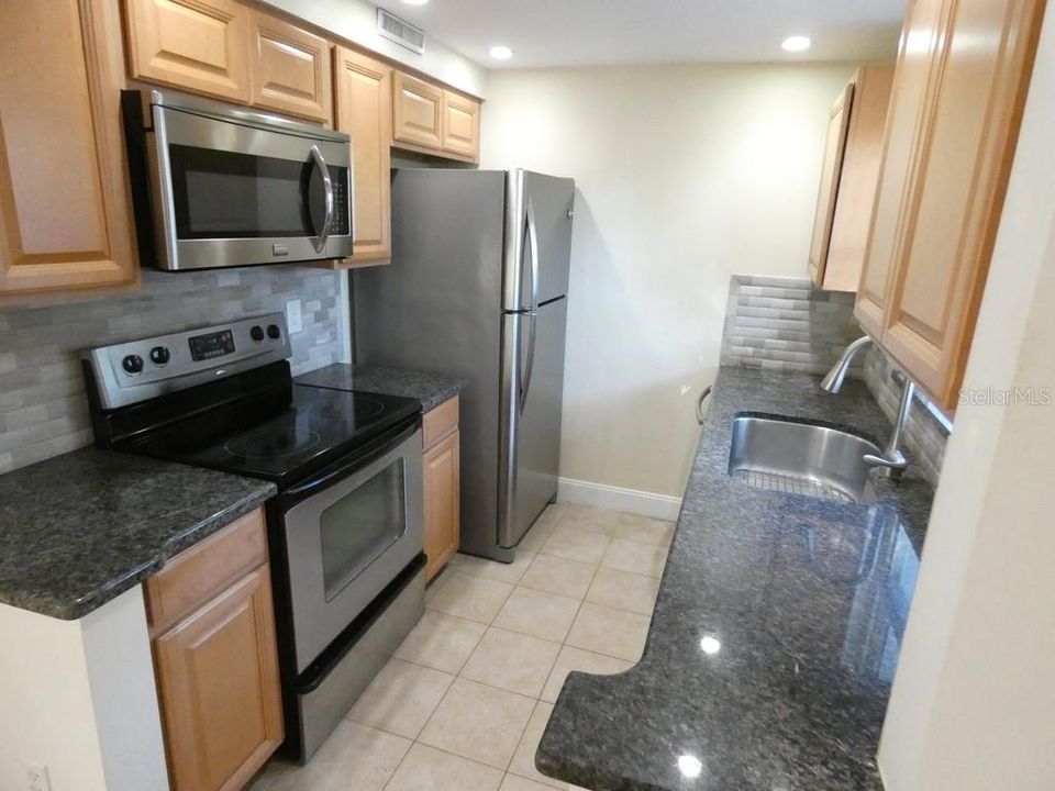 For Sale: $200,000 (2 beds, 2 baths, 1100 Square Feet)