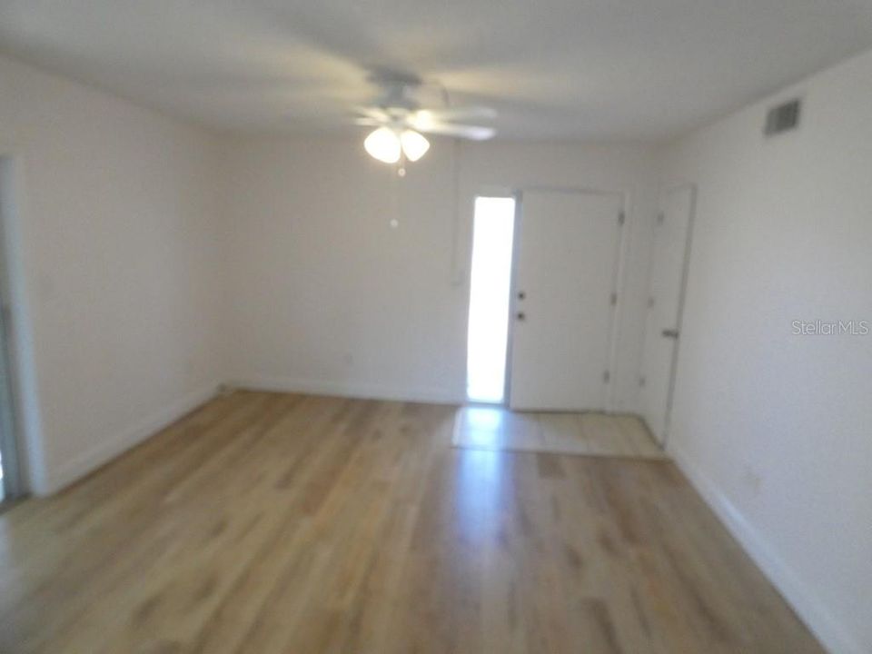 For Sale: $200,000 (2 beds, 2 baths, 1100 Square Feet)