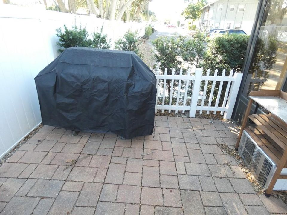 For Sale: $200,000 (2 beds, 2 baths, 1100 Square Feet)