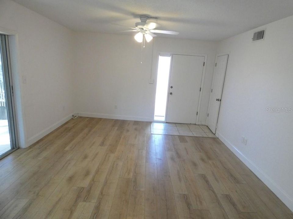 For Sale: $200,000 (2 beds, 2 baths, 1100 Square Feet)