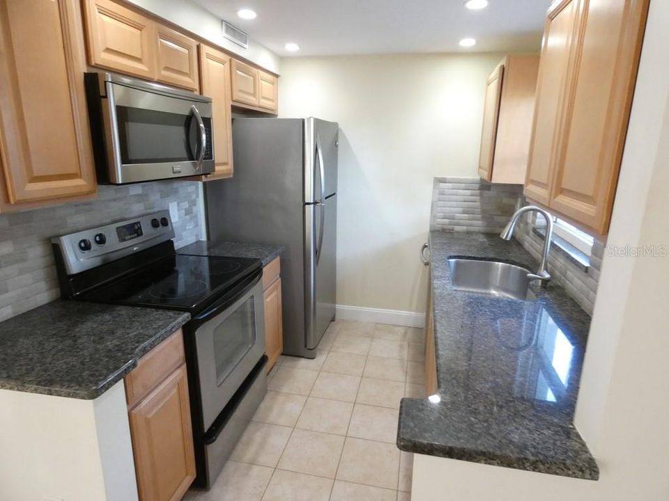 For Sale: $200,000 (2 beds, 2 baths, 1100 Square Feet)