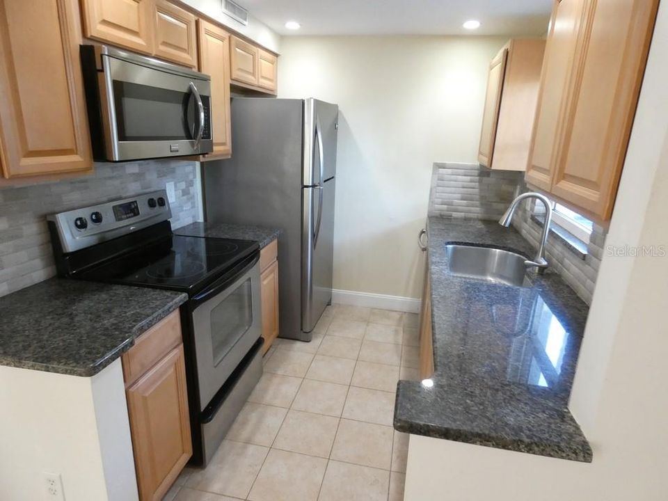 For Sale: $200,000 (2 beds, 2 baths, 1100 Square Feet)